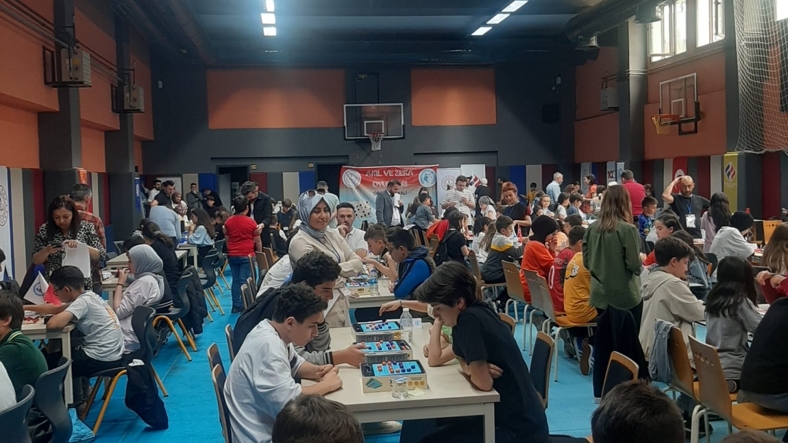 Türkiye Akıl ve Zeka Oyunları Federasyonu Zeka Oyunları yarışmasının il turnuvasına ilkokul ve ortaokul olarak katıldık. 
